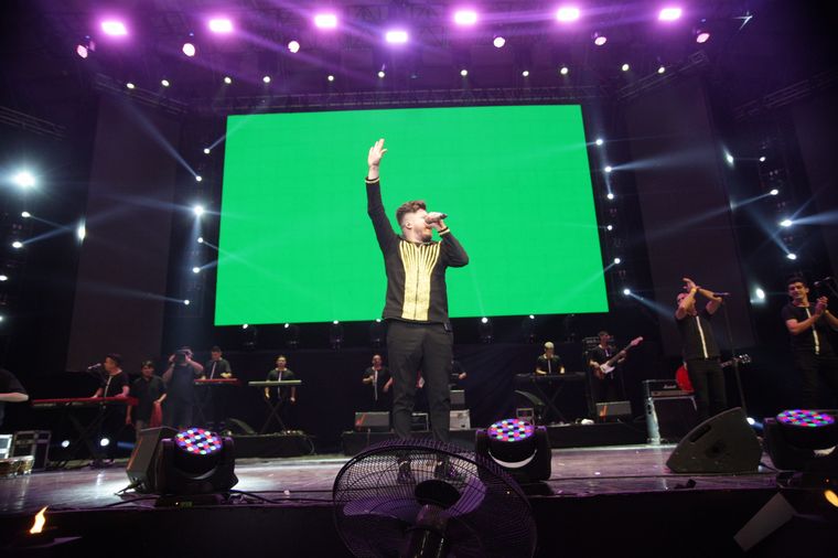 Damián Córdoba hizo bailar a puro cuarteto al público de Villa María.