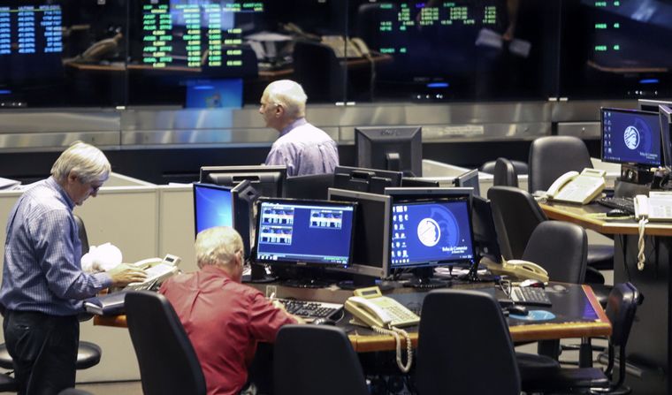 El riesgo país supera los 3.200 puntos y rompe récords.