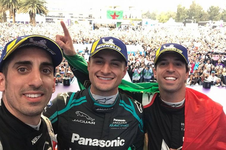 Buemi, Evans y da Costa, selfie y festejo en el podio mexicano