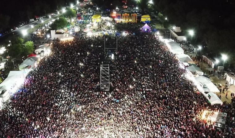 Fiesta del lomito en la noche de cierre