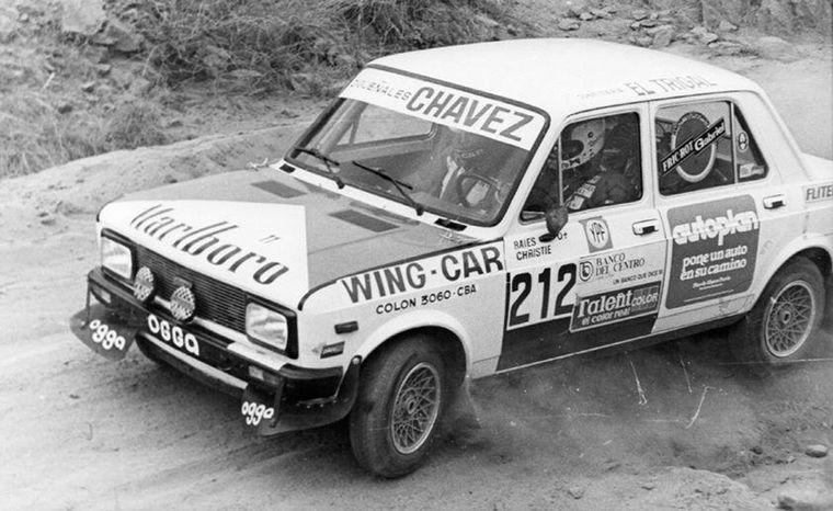 Gabriel Raies con su inconfundible Fiat 128 Iava oficial de Sevel/Autoplan.