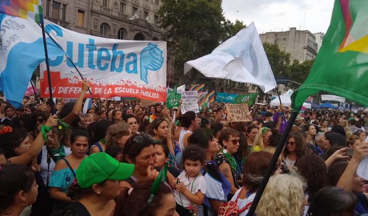 Paro feminista en Buenos Aires por el 9M.