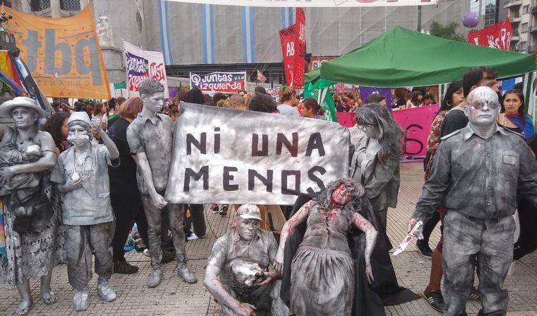 Paro feminista en Buenos Aires por el 9M.