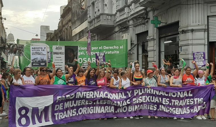 Paro feminista y marcha en Rosario por el 9M.