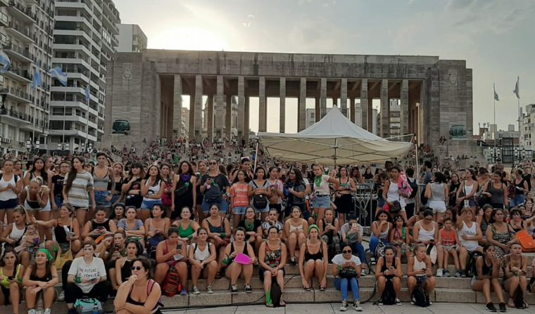 Paro feminista y marcha en Rosario por el 9M.