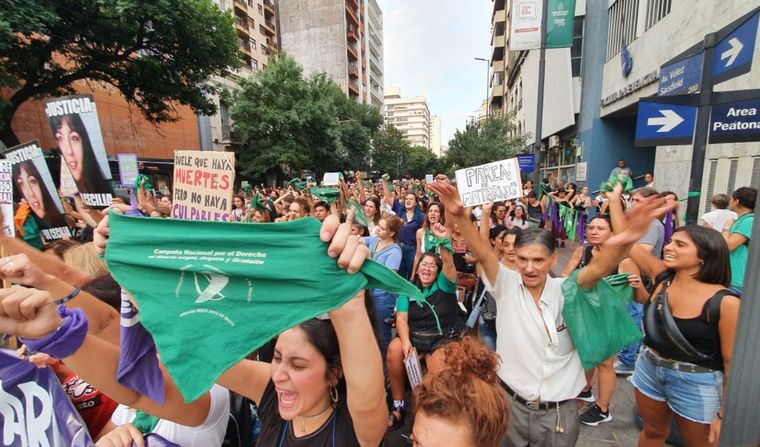 FOTO: 9M: En Córdoba marcharon desde Cañada hasta Yrigoyen por General Paz.