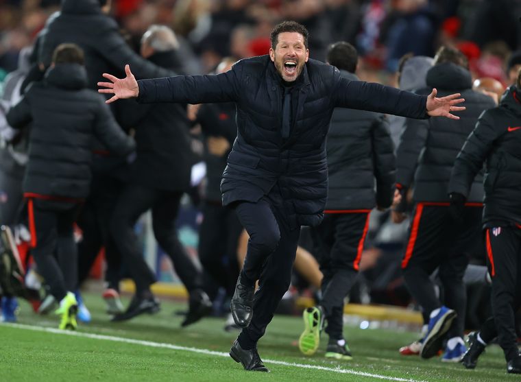 FOTO: Atlético de Madrid venció al poderoso Liverpool en Inglaterra.