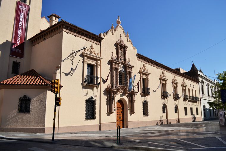 El Colegio Monserrat y el Manuel Belgrano suspenden las clases.