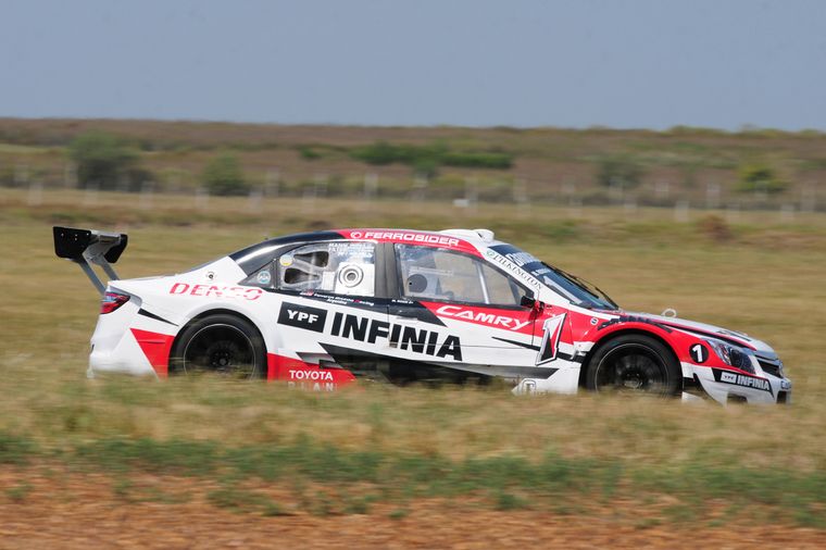 El Campeón Rossi estrenando el "1" fué escolta.