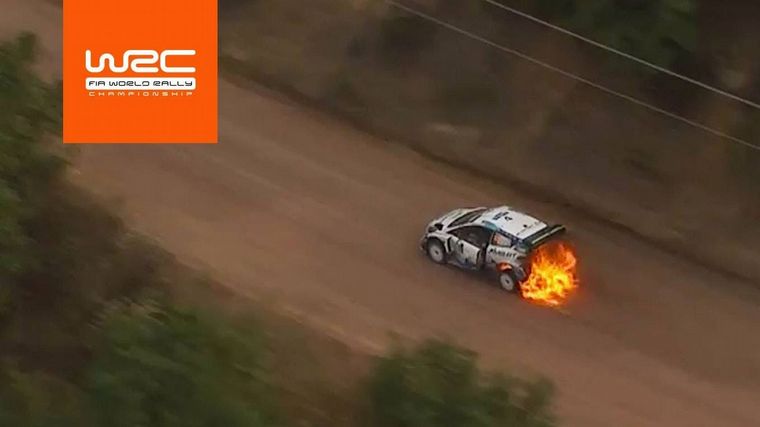 FOTO: El fuego ya consumió el Ford Fiesta WRC de Lappi en "El Chocolate"