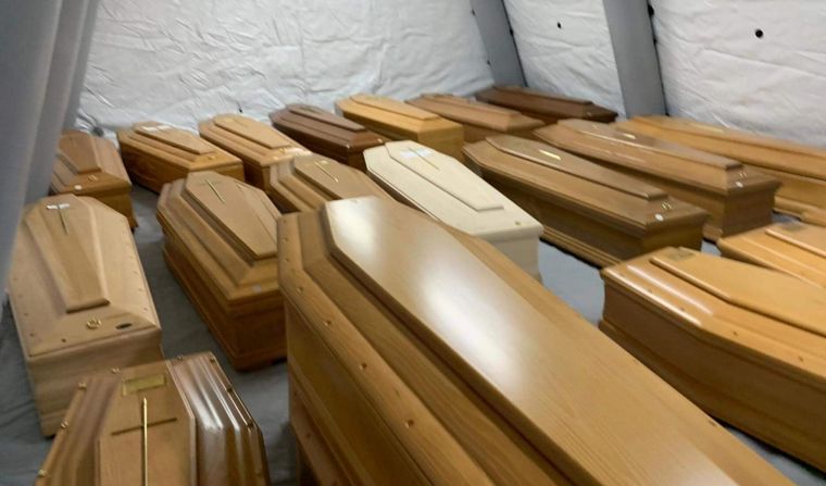 El Gobierno porteño analiza comprar 2.700 ataúdes