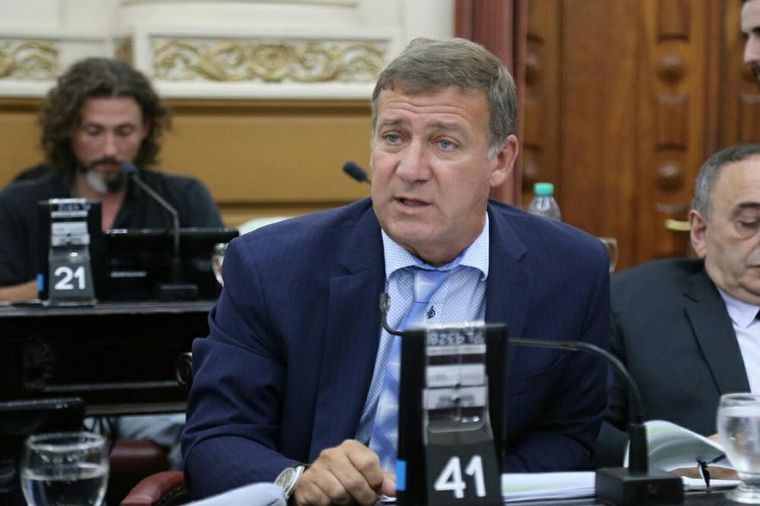 Orlando Arduh firmó un pedido de recorte de salarios en Córdoba.