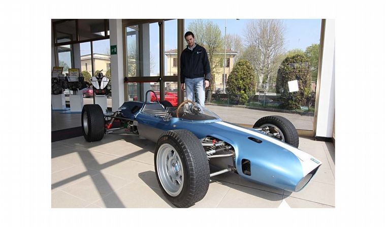 Su precioso F3 con chasis de titanio de una pieza