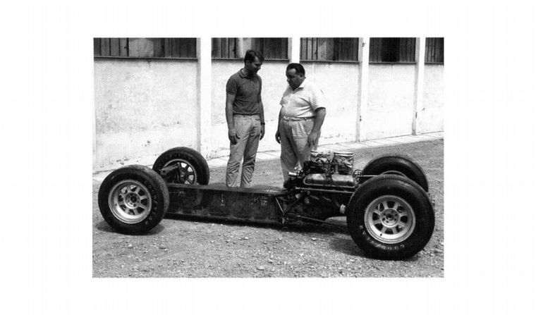 De Tomaso usaba el mismo concepto de chasis en sus unidades, aquí el Sport 5000