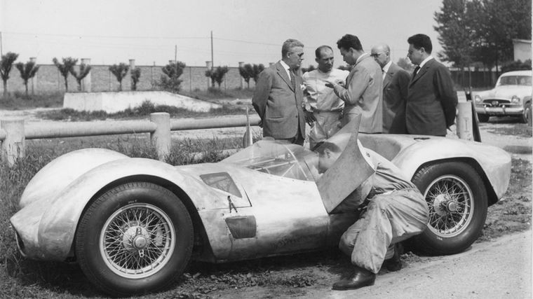 Trabajando con Maserati -con la "bird cage"- el piloto es Stirling Moss