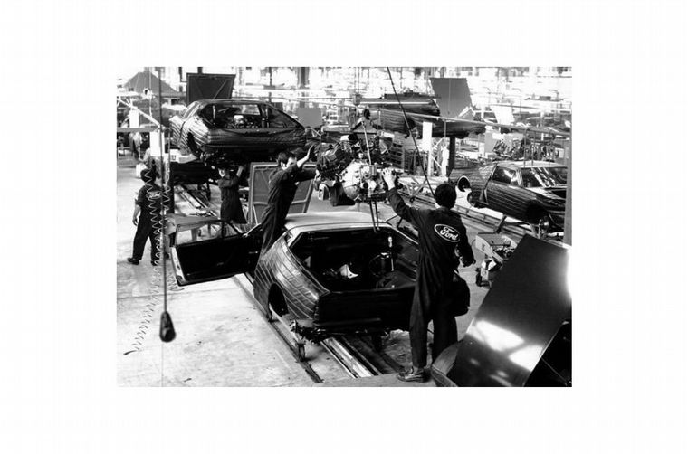 Ford proveía el motor y el monocasco