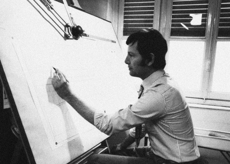 El diseñador americano Tom Tjaarda fue el creador de las líneas del Pantera