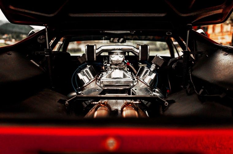 FOTO: La sugestiva publicidad del Pantera De Tomaso Ford