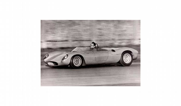 De Tomaso en 1959, sobre un OSCA 1000, cuando empezó a escribir su gran historia