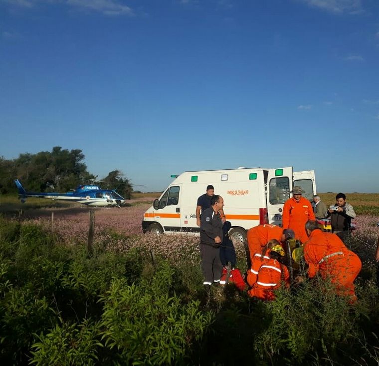 Lo encontraron enredado entre alambres perimetrales.