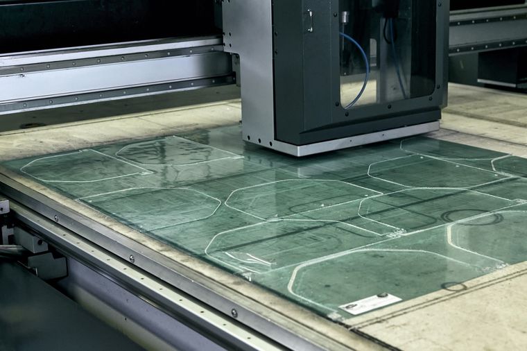 Una impresora 3D corta el plexiglas