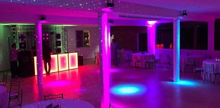 El joven fue a la fiesta pese a que debía cumplir la cuarentena (Foto ilustrativa)