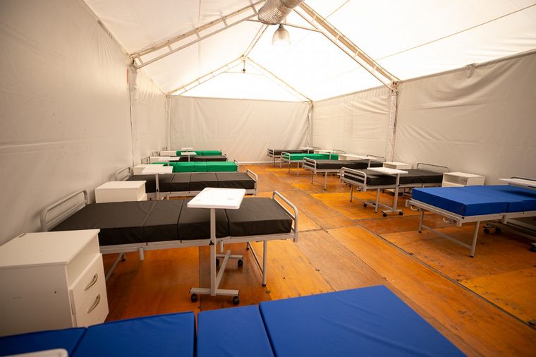 Las carpas están provistas del mobiliario necesario para la comodidad del paciente.