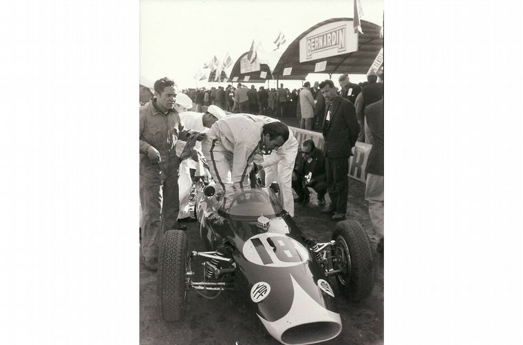 FOTO: Los hermanos Grossi sabían que tenían un piloto distinto y prepararon un F1 para él