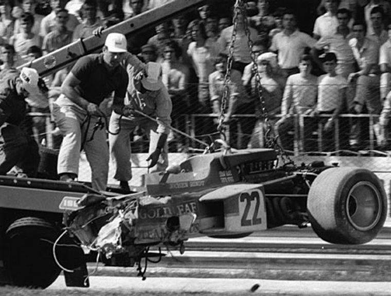 Así quedó el Lotus de Rindt en Monza de 1970.