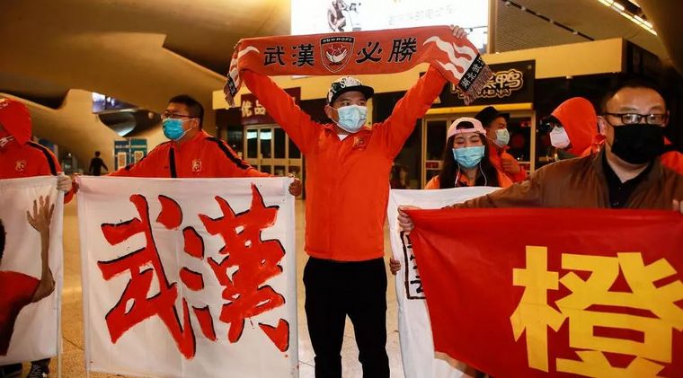 El equipo de fútbol de Wuhan había quedado varado en España.