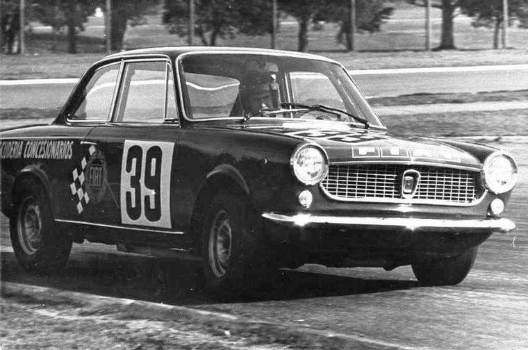 FOTO: En 1968, Lole con Ford debuta en el TC donde reina el Trueno Naranja de Pairetti 
