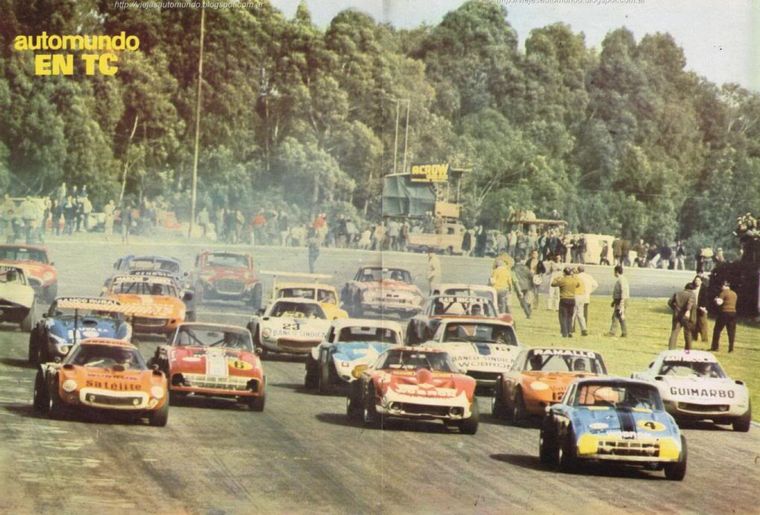 El 28 de julio de 1968 debutó en las "100 Vueltas Shell" de TC