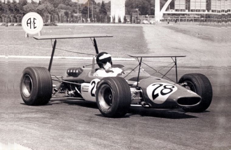 En la última prueba, Berta le ofrece el Brabham de Copello y brilla en B.A.