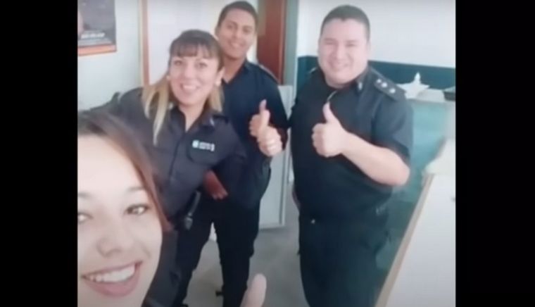 Policías desafectados por usar TikTok