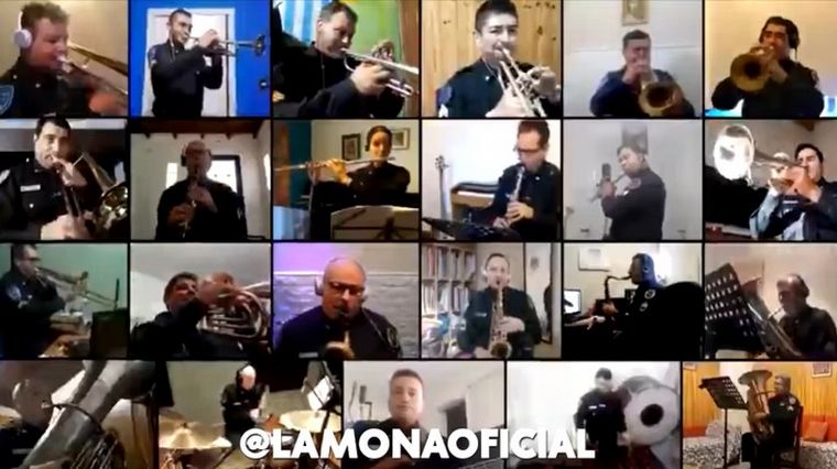 La banda de la Policía Federal interpretó canciones de La Mona