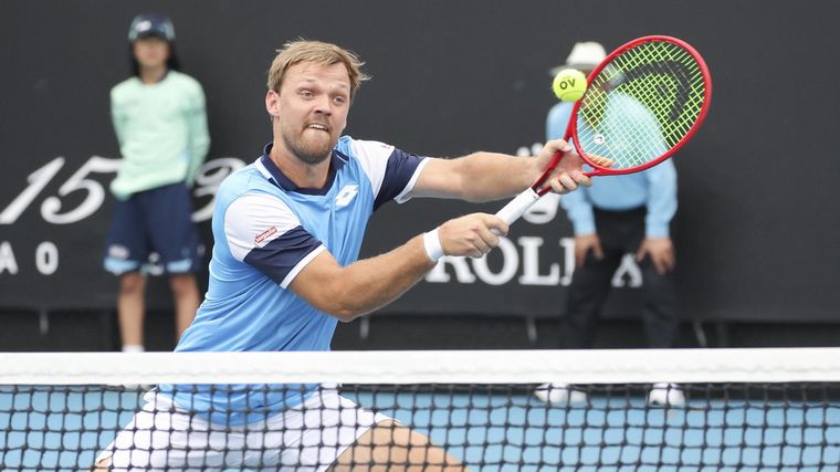 Kevin Krawietz, de campeón de Roland Garros a repositor en un súper.