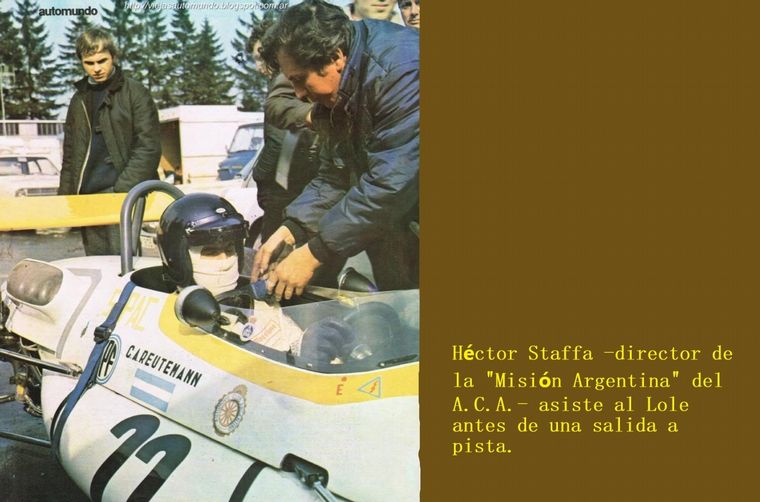 Héctor Staffa le asiste antes de la partida en Nürburgring