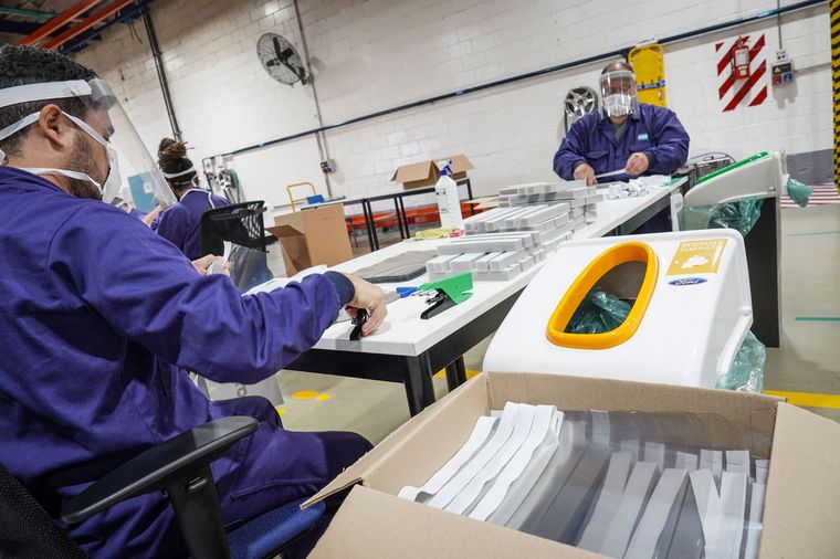 Protectores Faciales producidos por Ford Argentina.