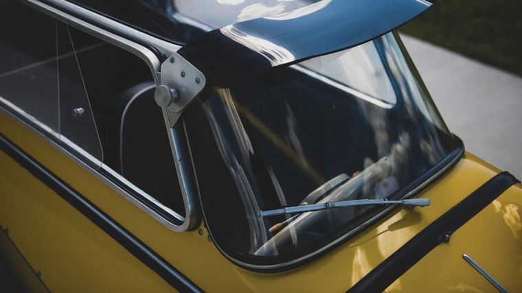 Detalle de parabrisas del FMR TG 500