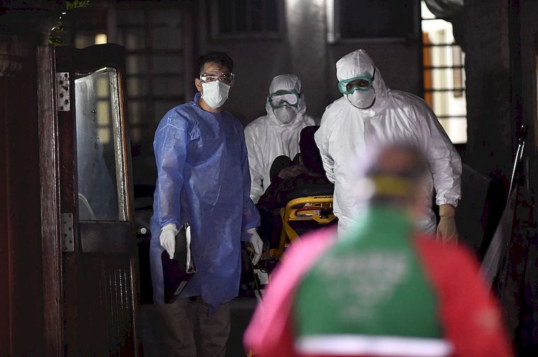 Son 215 los muertos en Argentina por el coronavirus.
