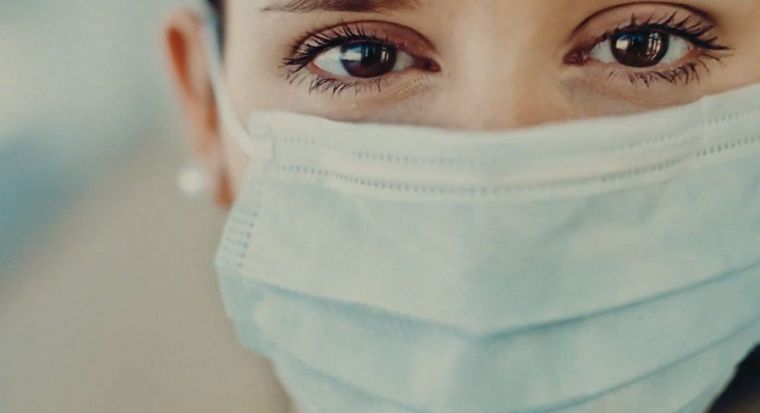 En este Día del Trabajador, Talleres homenajeó a quienes luchan por la pandemia.