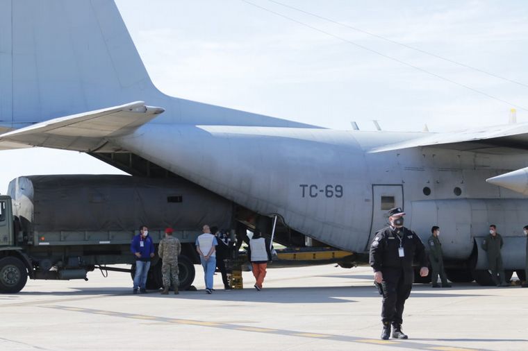 Llegó a Córdoba un avión con insumos médicos desde Nación