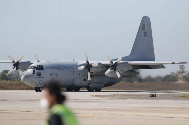 Llegó a Córdoba un avión con insumos médicos desde Nación