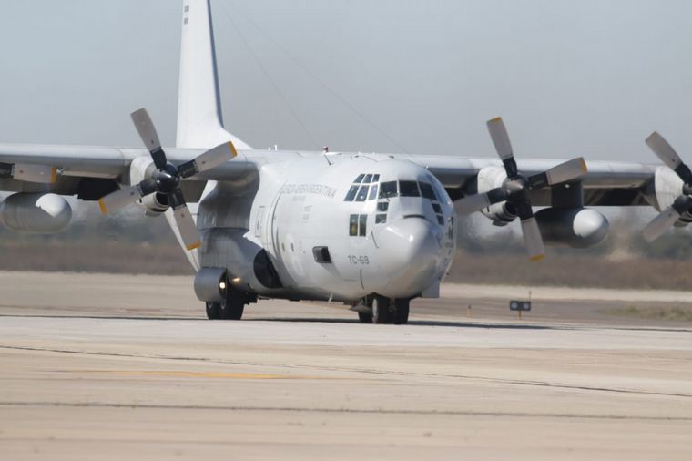 Llegó a Córdoba un avión con insumos médicos desde Nación