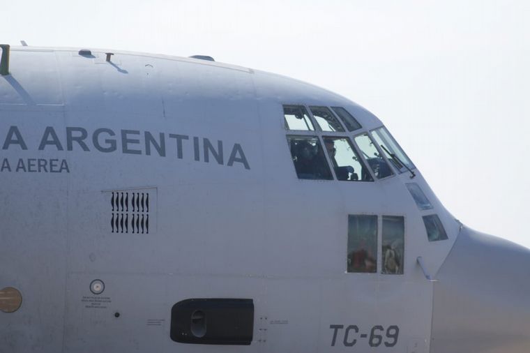 FOTO: Llegó a Córdoba un avión con insumos médicos desde Nación