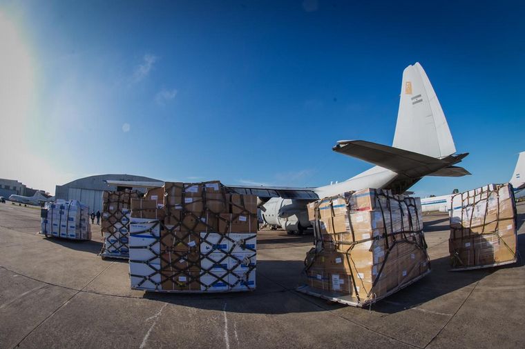 Defensa realiza el quinto vuelo para transportar respiradores e insumos