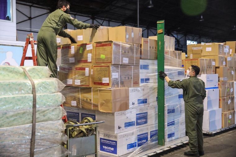 Defensa realiza el quinto vuelo para transportar respiradores e insumos