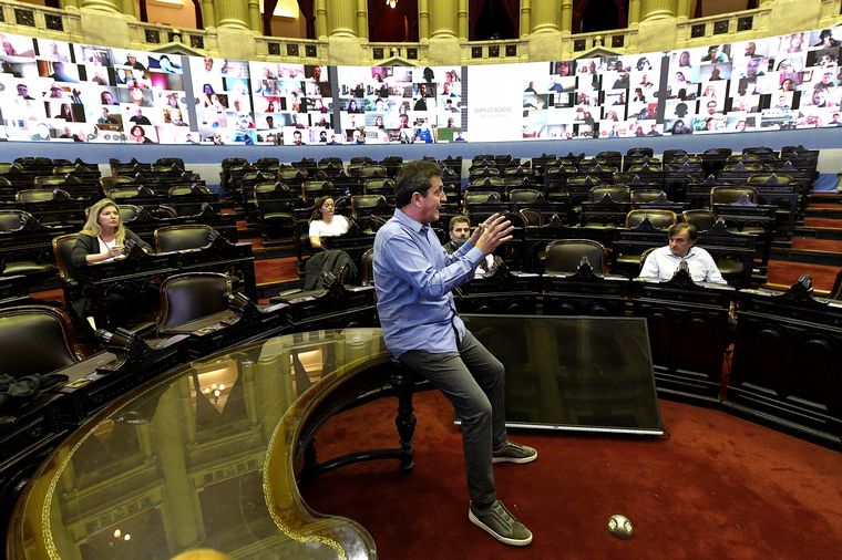 Massa recorrió el recinto de la Cámara de Diputados.