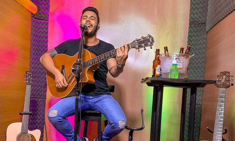 Brunno Souza, artista brasileño