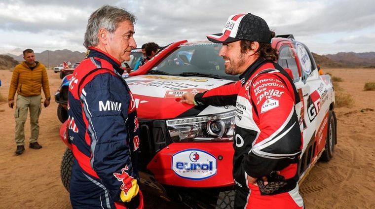 Sainz campeón de la Dakar 2020, con Fernando Alonso, su coterráneo.